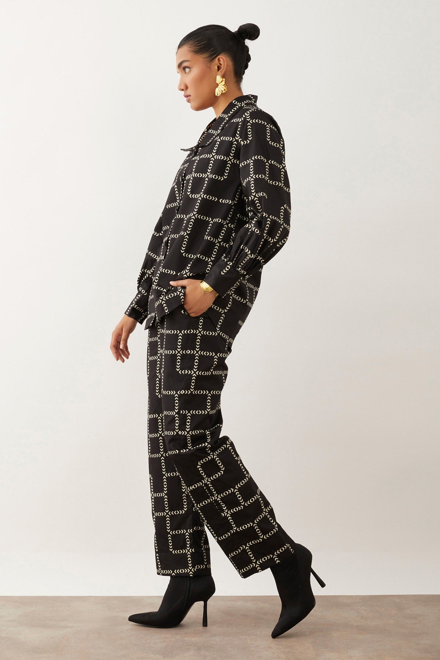 Black Premium Cotton Satin Printed Chevron Chelsea Kiki Trouser Set For Women