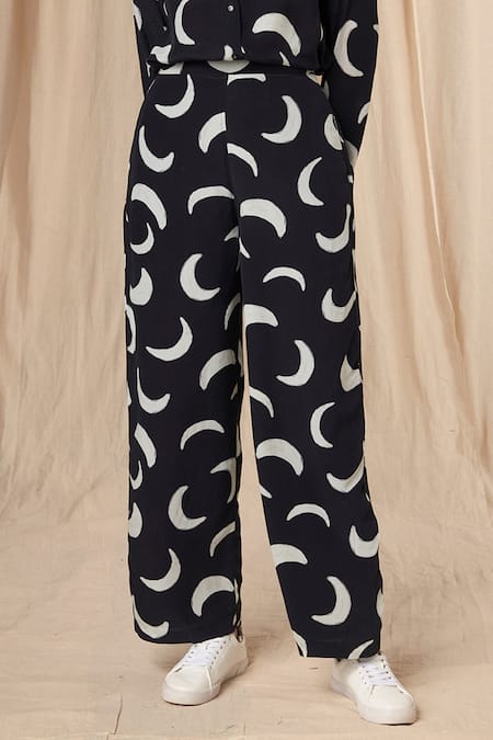 Black Natural Crepe Printed Mooncrest Collar Shirt And Trouser Set For Women